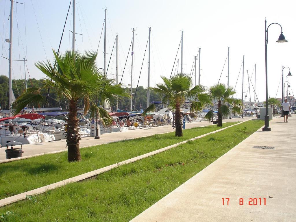 Apartments Lucija Stari Grad  Exterior photo