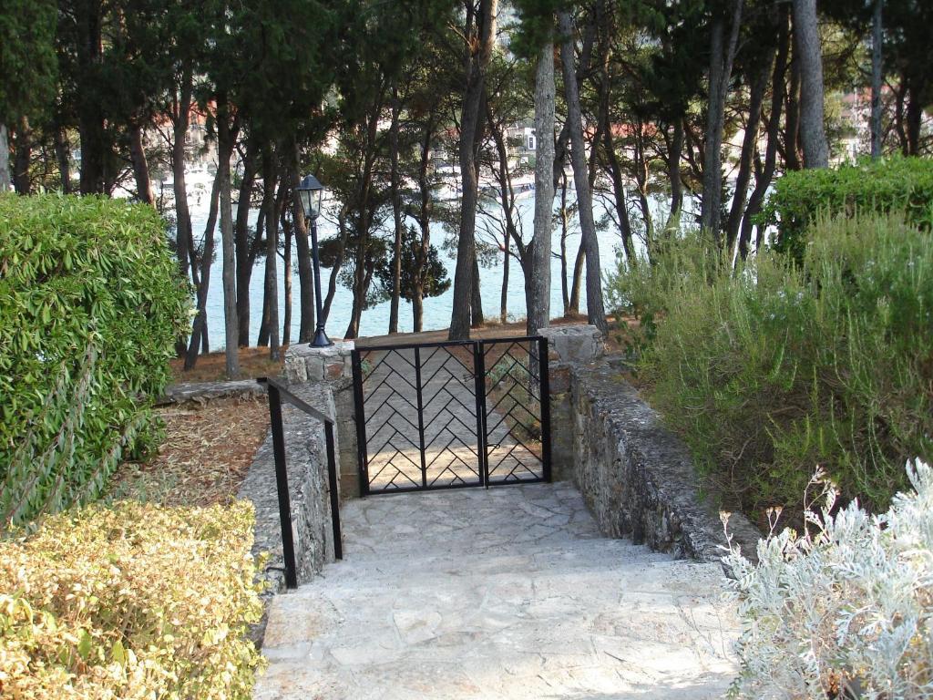 Apartments Lucija Stari Grad  Exterior photo