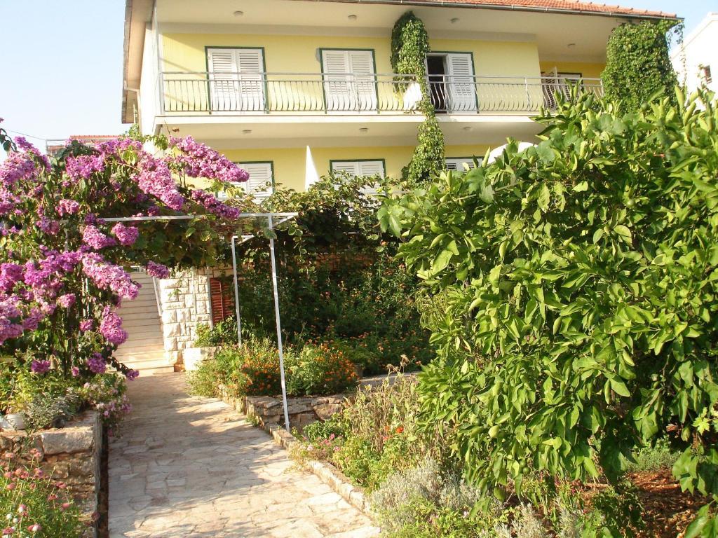 Apartments Lucija Stari Grad  Exterior photo